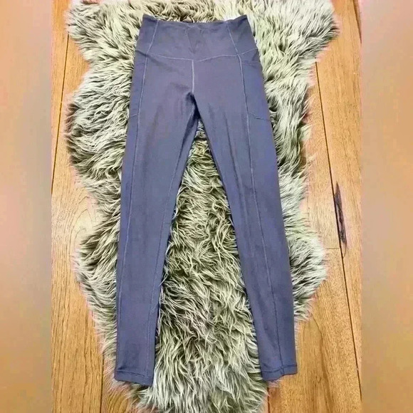 Victoria Secret Stormy Gray Workout Leggings Size 4 - Picture 1 of 4